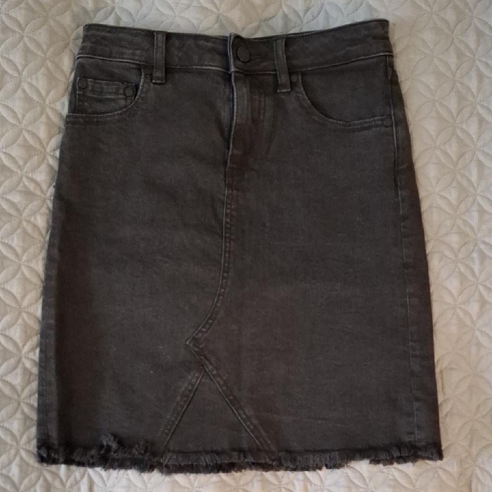 NWOT Vince Camuto Black Wash Raw Hem Denim Mini Skirt 0
